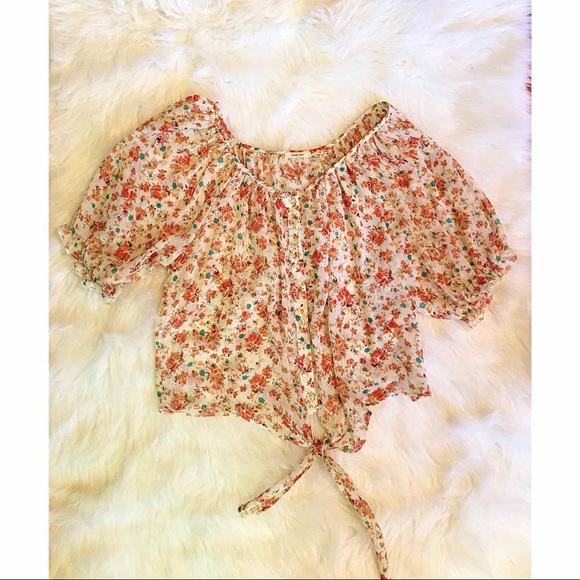 Poetry Tops - Dainty floral puff sleeve top size Medium